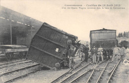 CPA 11 CARCASSONNE / CYCLONE DU 19 AOUT 1912 / L'UN DES QUATRE WAGONS RENVERSES DANS LA GARE DE CARCASSONNE - Other & Unclassified