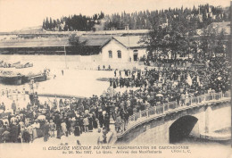 CPA 11 CARCASSONNE / CROISADE VITICOLE DU MIDI / MANIFESTATION DU 26 MAI 1907 / LA GARE ARRIVEE DES MANIFESTANTS - Sonstige & Ohne Zuordnung