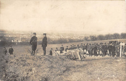 CPA 11 CARCASSONNE / CARTE PHOTO / SCENE D'ENTRAINEMENT MILITAIRE - Andere & Zonder Classificatie