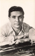 Gilbert BECAUD * Chanteur Compositeur Pianiste Né à Toulon * Artiste Musique Chanson - Singers & Musicians