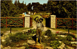 Canada Winnipeg Assiniboine Park The "Boy With The Leaky Boot" At The Entrance - Winnipeg