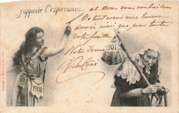 PHOTOGRAPHIE - J'apporte L'espérance - Jeune Fille - Vieille Femme - Carte Postale Ancienne - Photographie