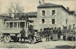 § - 43 - Haute Loire - Saugues - Service Autobus 2 Départs Pour Le Puy - Place Poids Public Et Hôtel De France - Saugues