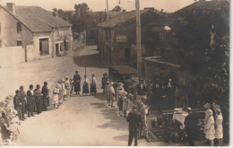 Un Enterrement Dans Un Village à Localiser   ( Carte Photo  ) - A Identifier