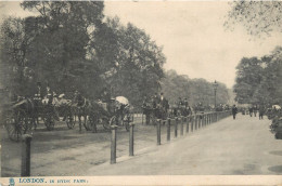 United Kingdom England Old London Hyde Park Cariage Coach Elegance - Bus & Autocars