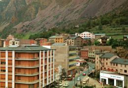 18094  PRINCIPAT D ANDORRA  Vue Partielle D'Andorre La Vieille ( ( Station ESSO Pompes Essence )    (2 Scans) Andorre - Andorra