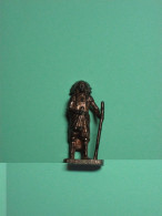 Figurine En Métal Kinder - Série Les Chefs Indiens Célèbres I - Sitting Bull - R. Made Italy - Finition Cuivre - Figurillas En Metal