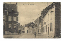 Diepenbeek.   -   Dorpsplein.   -   Militaria   Naar   Gent - Diepenbeek