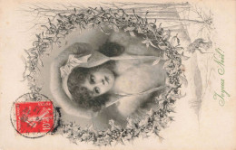 Illustrateur - Wichera - Joyeux Noël - Petite Fille En Bonnet Dans Un Médaillon - Carte Postale Ancienne - Wichera