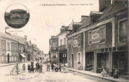 FRANCE - Chateau La Vallière - Place De L'Hôtel De Ville - Café -  Carte Postale Ancienne - Chinon