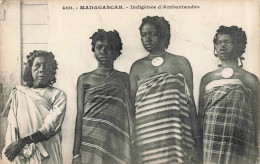 MADAGASCAR - Indigènes D'Ambaniandro -  Carte Postale Ancienne - Madagaskar