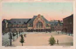 ALLEMAGNE - Bad Aachen - Bahnhof - La Gare Avec Le Monument De Guerriers  - Colorisé -  Carte Postale Ancienne - Aken