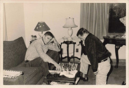 Photographie - Jeu D'échec - Deux Hommes Jouant Aux échecs - Personas Anónimos