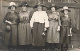 Carte Photo - 5 Femmes - Famille ? - Carte Postale Ancienne - Fotografie