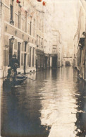 TRANSPORT  - Inondations - Un Homme Dans Une Barque - Carte Postale Ancienne - Other & Unclassified