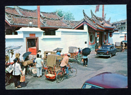 Malaysia - 73953 - CHENG HOON TENG TEMPLE - MALACCA -très Animé, Vélo, Pouce-pouce, Voiture Peugeot 404 - Malaysia