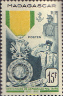 594673 MNH MADAGASCAR 1952 CENTENARIO DE LA MEDALLA MILITAR - Otros & Sin Clasificación