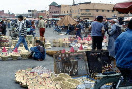 70s MARKET STORE MARRAKECH MOROCCO MOROCCAN AFRICA AFRIQUE 35mm DIAPOSITIVE SLIDE NO PHOTO FOTO NB2677 - Diapositives