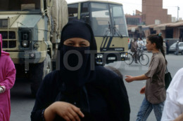 70s MAROC MILITARY TRUCK BUS MARRAKECH MOROCCO MOROCCAN AFRICA AFRIQUE 35mm DIAPOSITIVE SLIDE NO PHOTO FOTO NB2678 - Diapositives