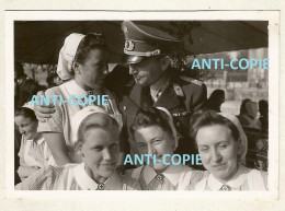 WW2 TOP 2x PHOTO ORIGINALE Soldat Allemand Médecin & Infirmière DRK CROIX ROUGE PARIS Bateau Mouche Seine - 1939-45