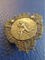 Insigne Ancien//Broche/Sport/ Course à Pied/ Fabricant ? / Métal Blanc Embouti Découpé// Vers 1930-1950         INS160 - Sonstige & Ohne Zuordnung