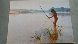 CPSM INDIEN GARCON PECHE ARC FLECHE TEVE GAROTO  PARC XINGU AMERIQUE BRASIL BRESIL NATIVO AMAZONIE ETHNIQUE CULTURE - Amérique