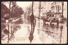 Um 1920 Ungelaufene AK: Autobus Im Regen, La Coruna, Dia De Iluvia - La Coruña