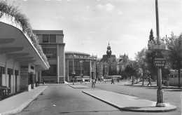 Vichy * La Gare Routière , La Poste Et L'hôtel De Ville - Vichy