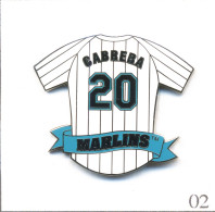 Pin's Base Ball / “Marlins“ De Miami (USA) - Maillot Cabrera N° 20. Est. Peter David BP 2004 ©️ MLBPA. Zamac. T622-02 - Baseball