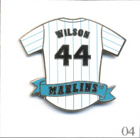 Pin's Base Ball /“Marlins“ De Miami (USA) - Maillot De Wilson N° 44. Est. Peter David BP 2001 ©️ MLBPA. Zamac. T622-04 - Baseball