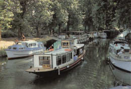 Le Canal Du Midi à Bord Du SANTA-MARIA Une Des Nombreuses Péniches De Croisière Des Bateaux Du Soleil à Agde - Hausboote