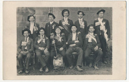 CPA Photo - Groupe De Conscrits - "Toute La Classe 1917" - (Alpes ? - Bérêts) - War 1914-18