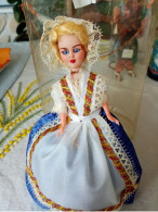Poupée De Collection Régionale Magali - Dolls