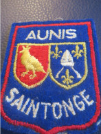 France/Ecusson Tissu D'époque/Aunis  / Saintonge /Vers 1960-80                 ET477 - Patches