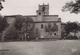 84 / LA TOUR D AIGUES / PLACE DE L EGLISE / RARE CPSM - La Tour D'Aigues