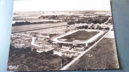 CPSM LE NEUBOURG EURE 27 STADE MUNICIPAL VUE AERIENNE DES MAISONS NEUVES DU COURS ST PAUL DU MONT ROTI ED CIM 1960 - Stades