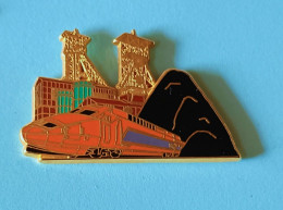 Pin's TGV Orange Ballard Collection Doré à L'or Fin 4,2 Cm X 2,6 Cm Exploitation Minière - TGV