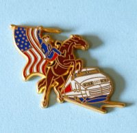 Pin's TGV Ballard Collection Doré Or Fin Texas Cheval Marron. Drapeau Etats-unis 3cm X 4 Cm - TGV