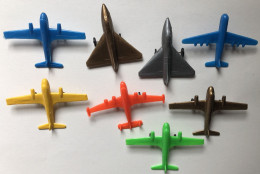 Lot De 8 Avions Miniatures En Plastique - West Germany - Super Constellation - CASA C-207 - AVRO 707 - Convair C99 - Toy Memorabilia