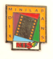 Pin's KIS - MINILAB 10 ANS - Pellicule Photo - M695 - Fotografía