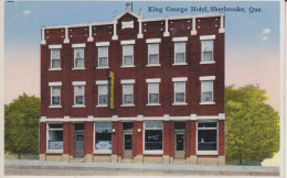 King George Hotel Sherbrooke Québec 1924 Inscrit Sur Le Batiment. Immeuble De 2 étages Fenestrations Blanche - Sherbrooke