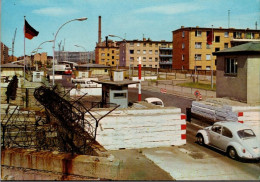 ! 1967 Ansichtskarte, Autos, Cars, VW Käfer, Berliner Mauer, Grenze, DDR Grenzübergang Heinrich-Heine-Straße - PKW