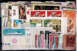 LOT OF 262 STAMPS MINT+USED +16 BLOCKS MI- 70 EURO VF!! - Collections (sans Albums)