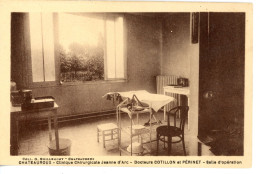 CHATEAUROUX CLINIQUE CHIRURGICALE JEANNE D'ARC DOCTEUR COTILLON ET PERINET SALLE D'OPERATION - Chateauroux