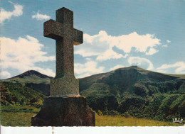 Petit Lot De 11 Cartes Postales: RELIGION: Les CALVAIRES - Monuments