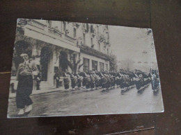 CPA 03 Allier Vichy Chantiers De La Jeunesse La Musique Nationale Défile Devant L'Hôtel Du Parc.... - Vichy