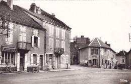 CPSM 70 @ DAMPIERRE SUR SALON - La Place Et La Poste En 1963 - HOTEL - Dampierre-sur-Salon