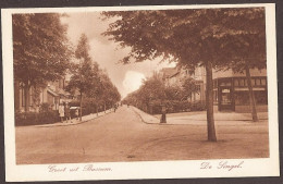 Bussum - De Singel - Straatbeeld Met 'hoedenmeisjes' - Bussum