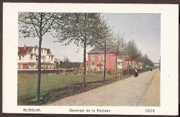 Bussum - Generaal De La Reijlaan, Met Wandelaars. - Bussum