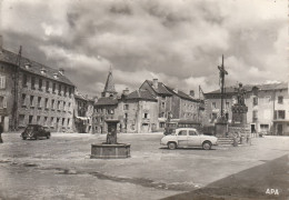 48 - CHATEAUNEUF DE RANDON - La Place Et Statue De Duguesclin - Chateauneuf De Randon